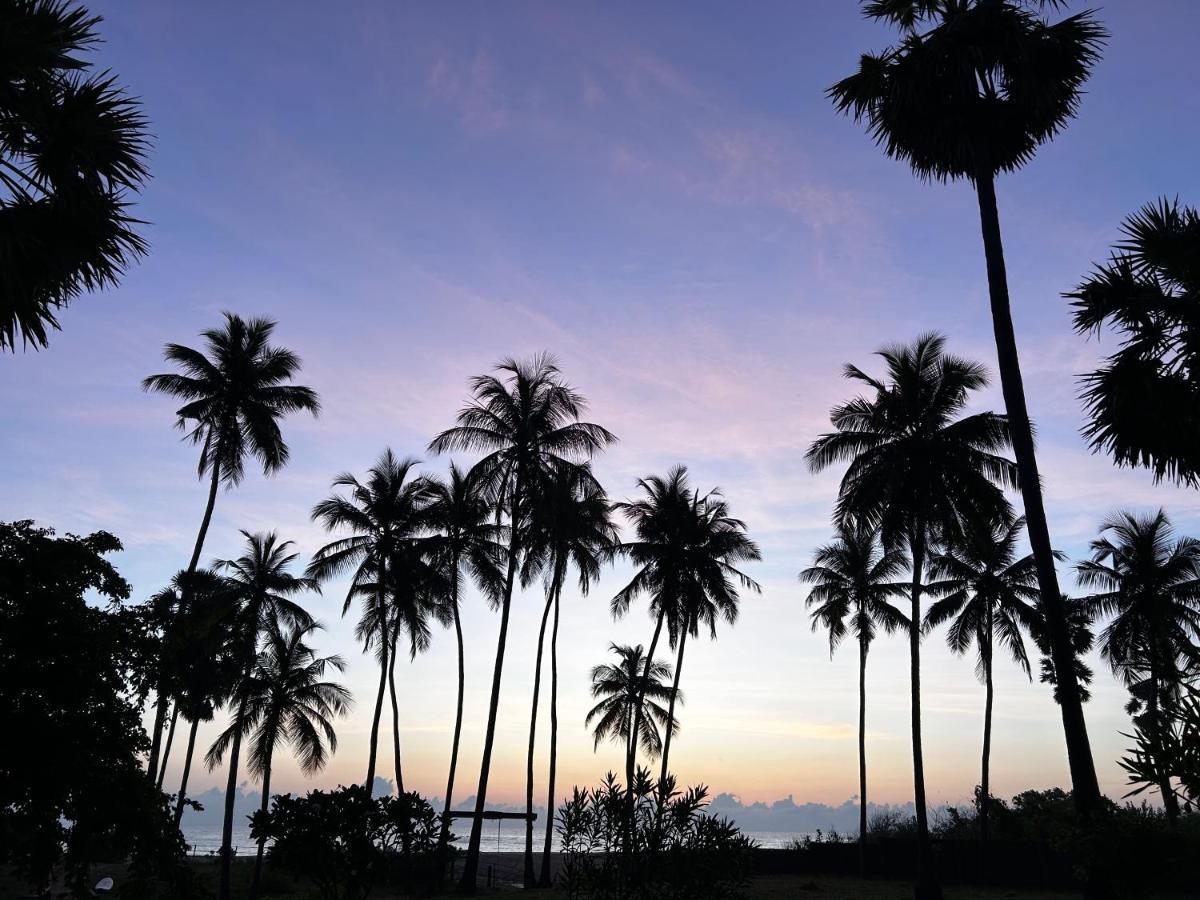 108 Palms Beach Resort Trincomalee Exterior foto