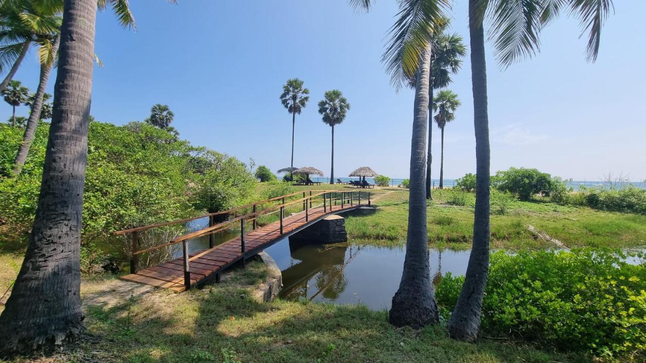 108 Palms Beach Resort Trincomalee Exterior foto