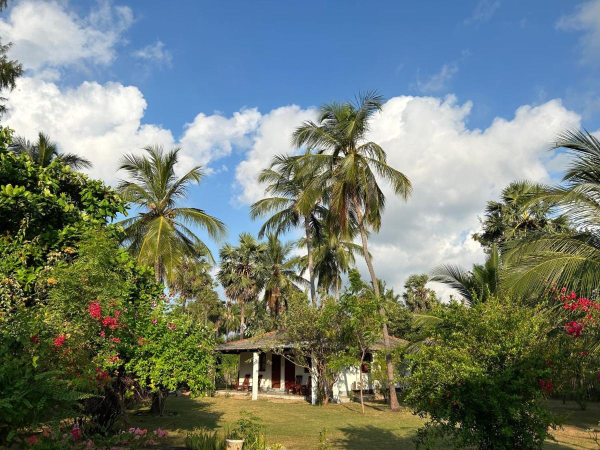 108 Palms Beach Resort Trincomalee Exterior foto