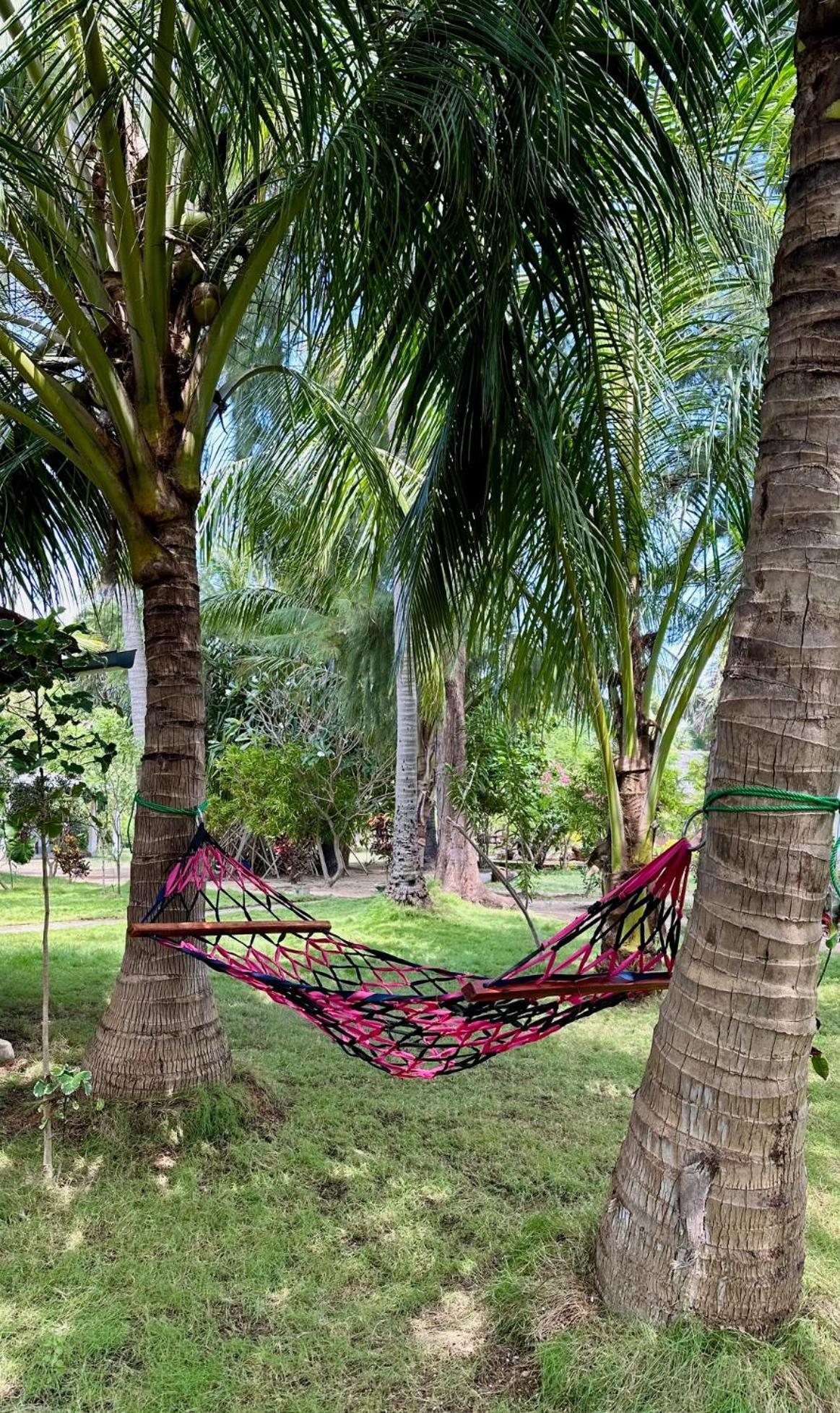 108 Palms Beach Resort Trincomalee Exterior foto