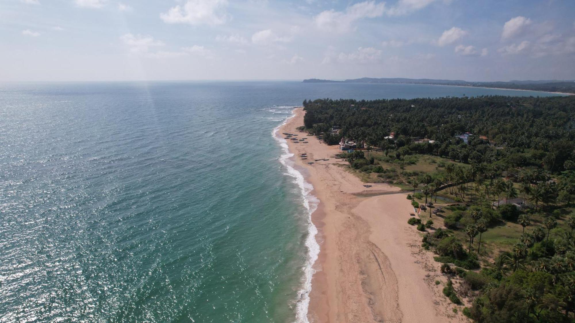 108 Palms Beach Resort Trincomalee Exterior foto