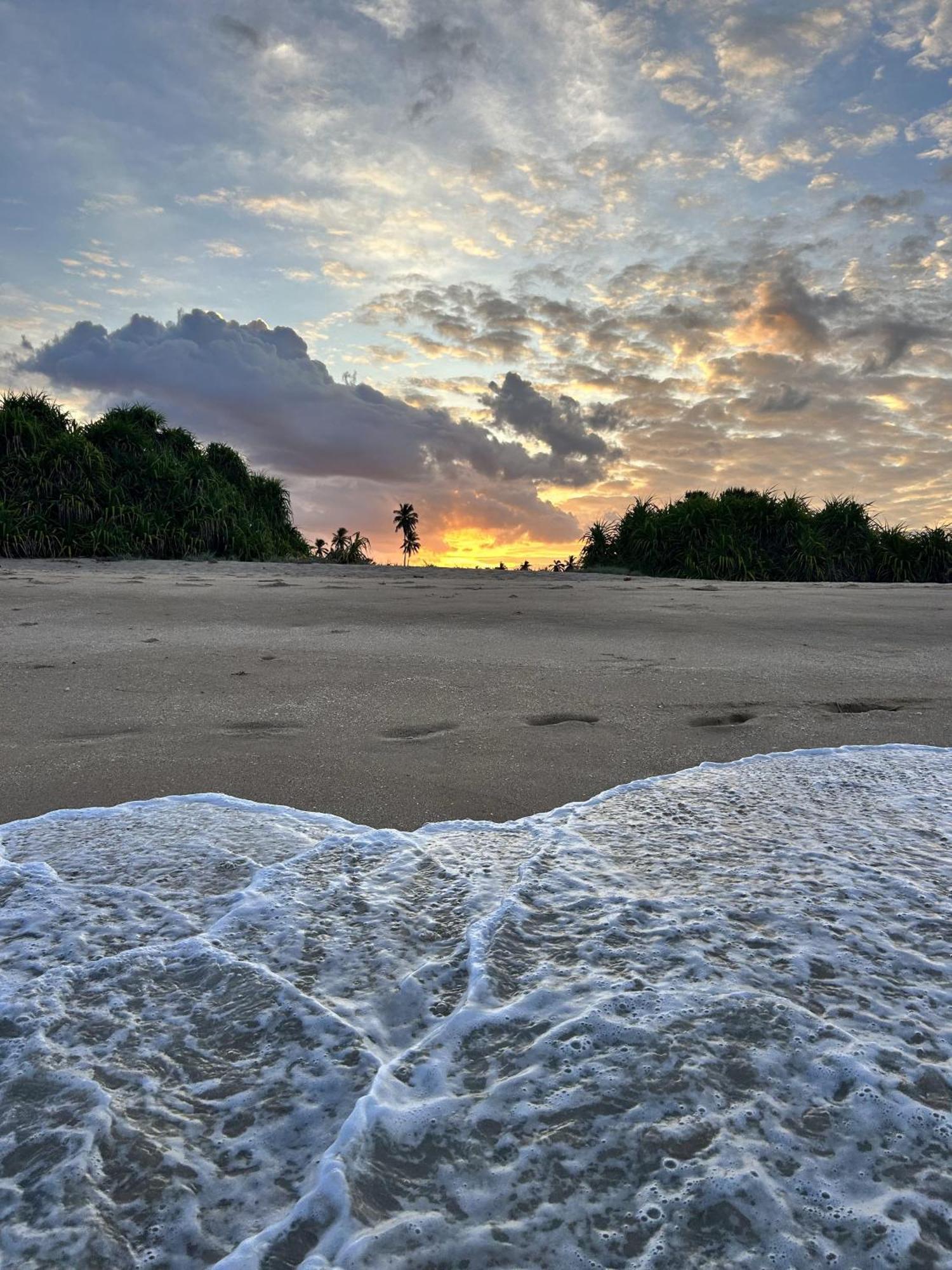 108 Palms Beach Resort Trincomalee Exterior foto